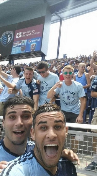 Sim Já Todos estavamos à espera disto as selfies a infiltrarem-se no futebol